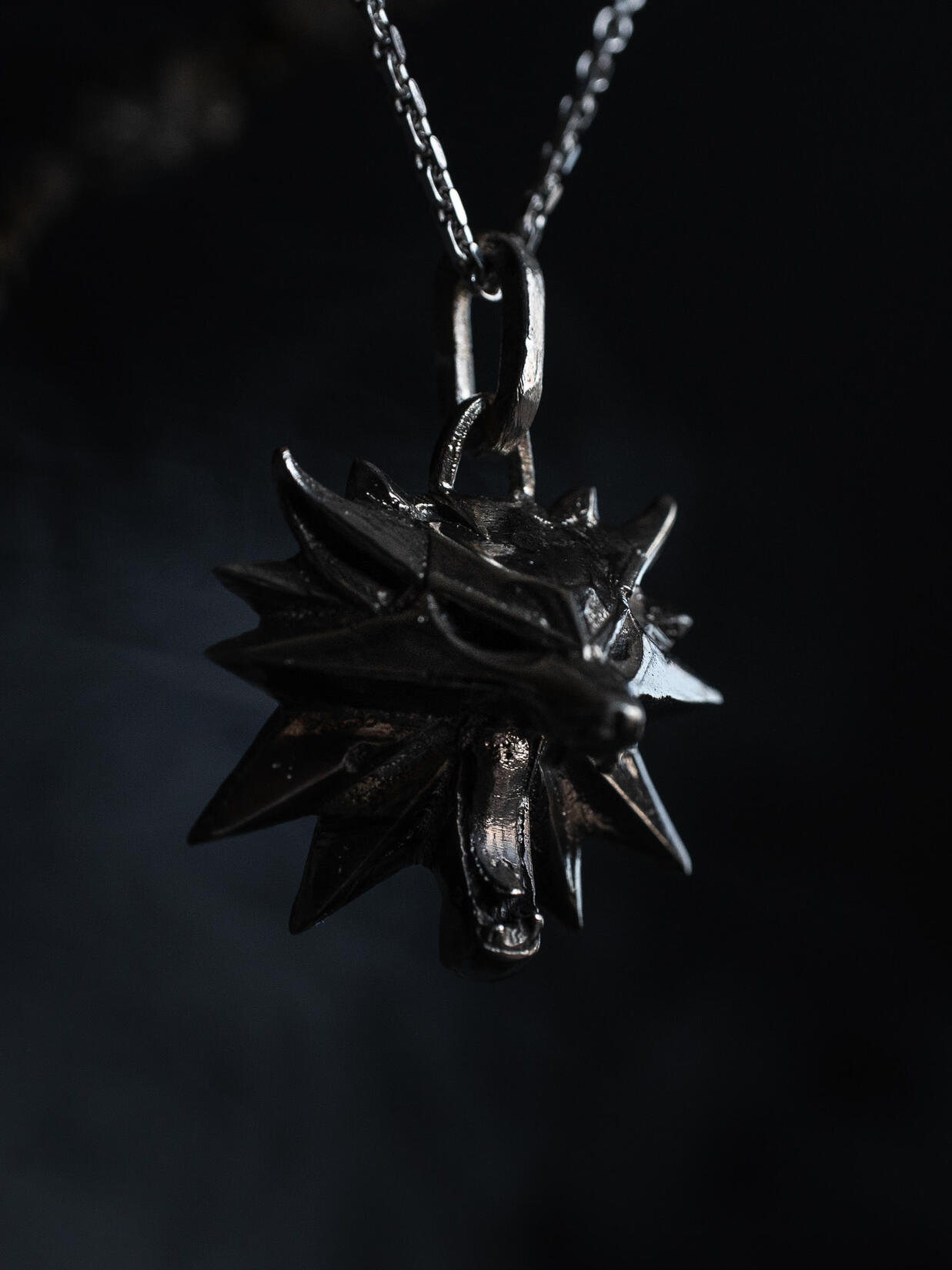 Small Silver Wolf School necklace from the Witcher.